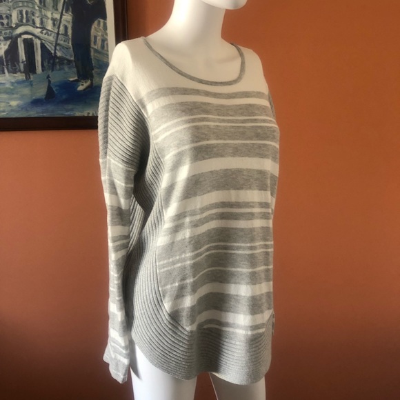 BY ARTISAN white and gray striped pullover sweater - Picture 6 of 9